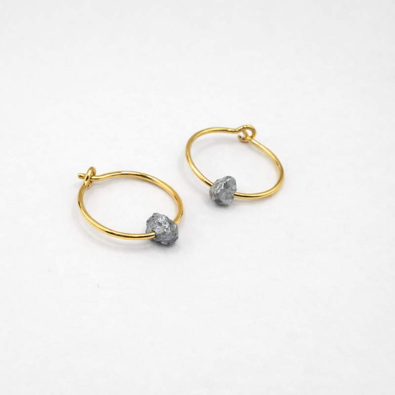 Náušnice se surovým diamantem 